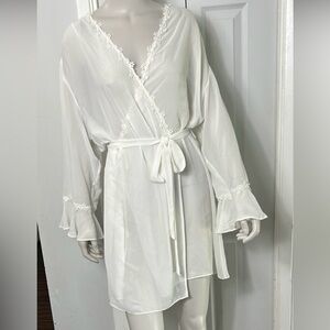 INTIMA BELLA DONNA PLUS Elegant Ivory Lace Trim Godess Wrap Robe.